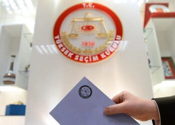 Son anketten AKP’ye soğuk duş: Birinci parti değişti, fark açılıyor…