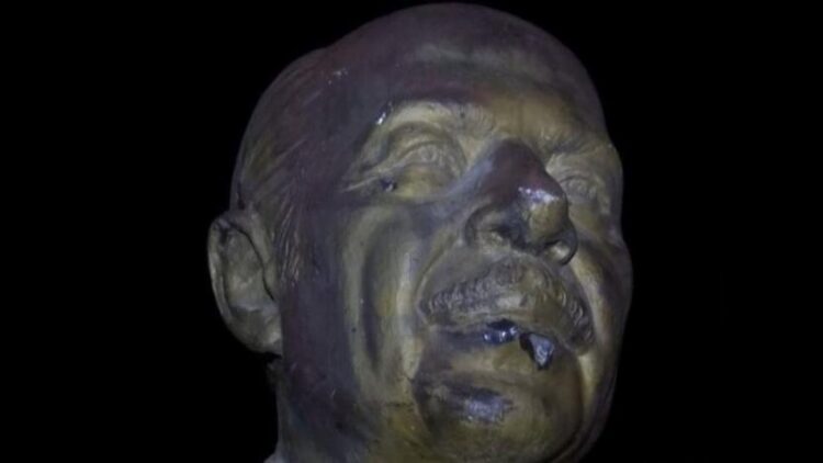 Neşet Ertaş heykeline saldırı