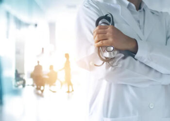 Hekimler ülkeyi terk etmeye devam ediyor: Temmuz ayında rekor kırıldı