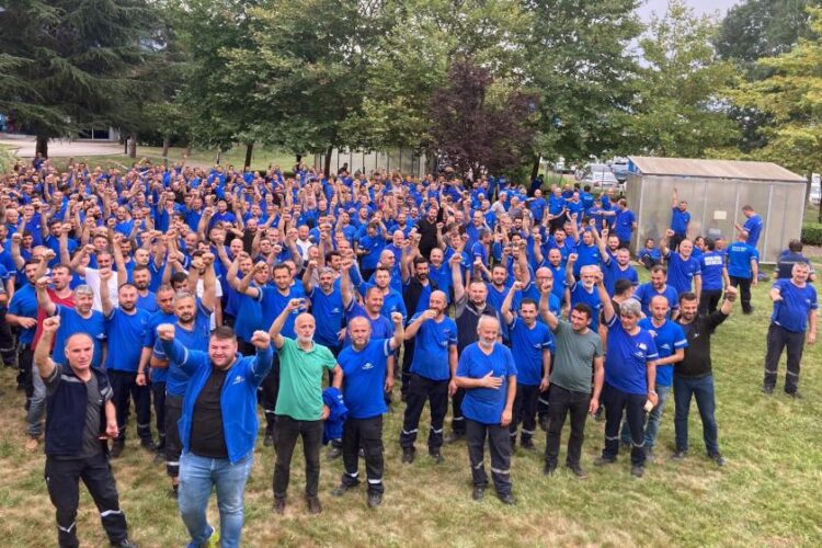 Hakları için iş bırakan Standard Profil işçilerinin eylemi kazanımla sonuçlandı