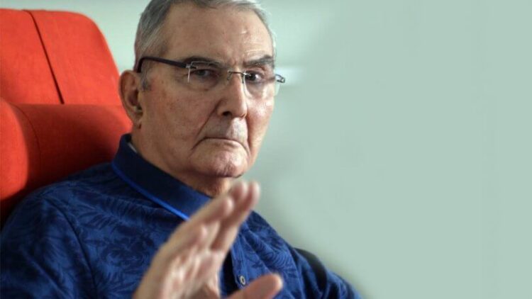 ‘Deniz Baykal öldü’ paylaşımı ortalığı karıştırdı: Tweetini silip özür diledi