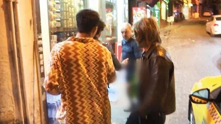 Arctic Monkeys’e saldıran bakkal: Rock sevmem ama gelsin tanışalım