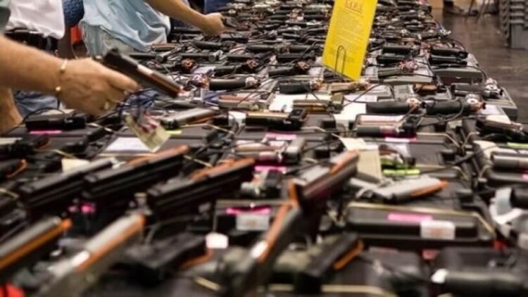 Bireysel silahlanma hız kazandı: “Gücü olan 30 bin TL bağış yapıp ruhsat alıyor…”