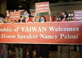 Çin Su-35’leri Tayvan Boğazı’na yöneldi