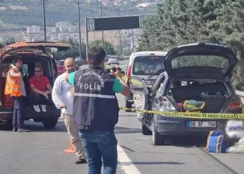 Kamyonet çarpıp kaçtı, üstünden otomobil geçti!