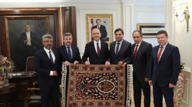 Erdoğan’ın atadığı valiler, AKP’lilerle el ele bakanları ziyaret etti