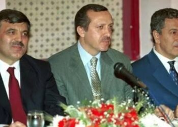 Arınç’tan Gül ve Erdoğan fotoğraflı kutlama mesajı