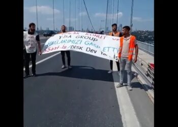 İşçiler, 15 Temmuz Şehitler Köprüsü’nde pankart açtı