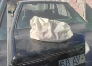Aracın bagaj kapağında poşet içinde bebek bulundu!