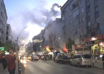 Sultangazi’de lokantada yangın çıktı