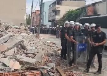 Beyoğlu Belediyesi polis zoruyla evleri boşalttı, 1 kişi kalp krizi geçirdi