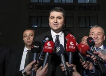 AKP’li vekillerin DP’ye geçme iddialarına yanıt