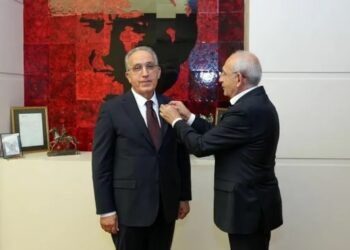 Eski AK Partili başkan adayı CHP’ye katıldı