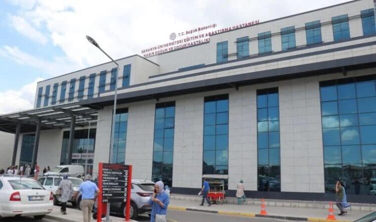 Sokak köpeğini vurmak isterken 3 çocuğu vurdu