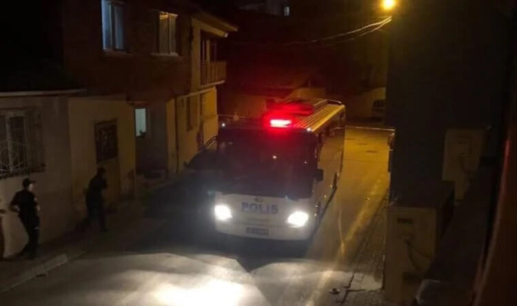 Ev sahibiyle kavga eden kiracı polisi vurup intihar etti