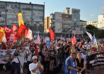 Aliağa’da asbestli gemiye karşı miting: “Verilen izinler iptal edilsin”