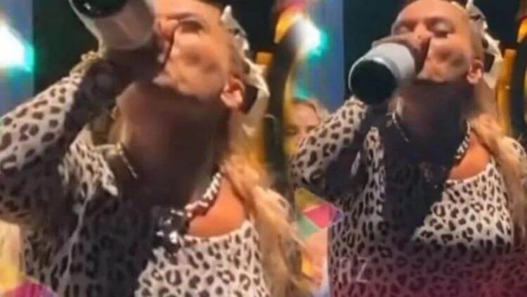 Demet Akalın beğenmediği şampanyayı garsonun üzerine döktü