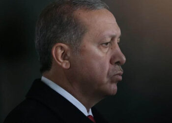 Son anket: AKP her 3 seçmeninden 1’ini kaybetti
