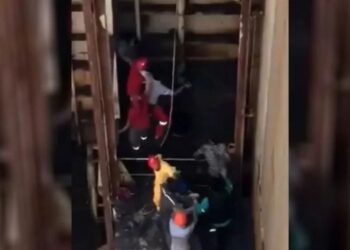 Ölen işçiye emniyet kemeri takmaya çalıştılar
