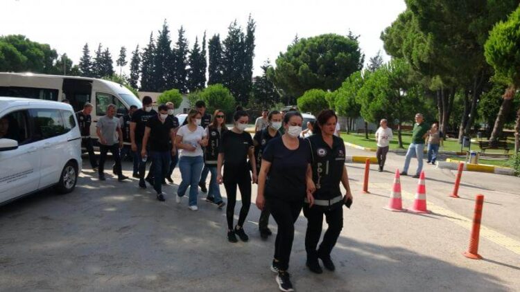 ‘Biz sizi dolandırdık, özür dileriz’ diye mesaj attılar