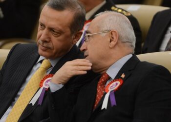 Cemil Çiçek: “Siyasette adama kirlettiği testiden su içirirler”