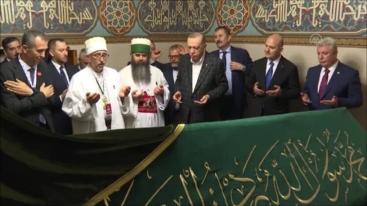 İktidara yakın gazeteci AKP’nin ‘cemevi’ planını yazdı: Maaş bağlanacak…