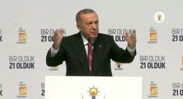 Erdoğan: AKP ülkeyi uçurumun kenarından kurtarmıştır