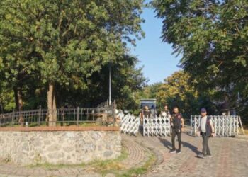 Tozkoparan’a sabah baskını: Çevik kuvvet ve iş makinaları mahalleye girdi