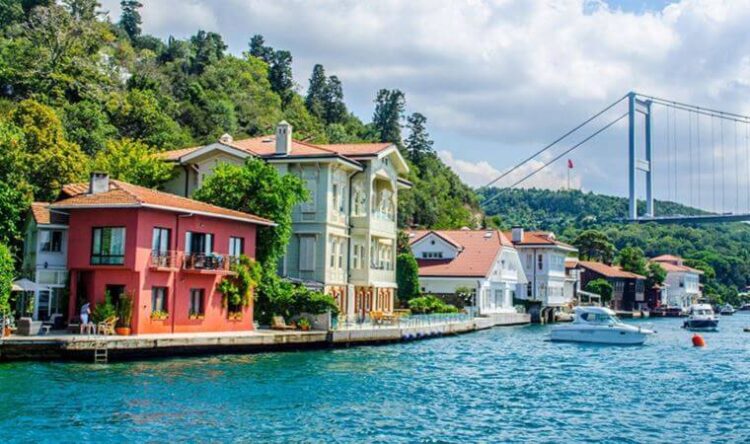 İstanbul’un incileri bir bir Araplara satılıyor