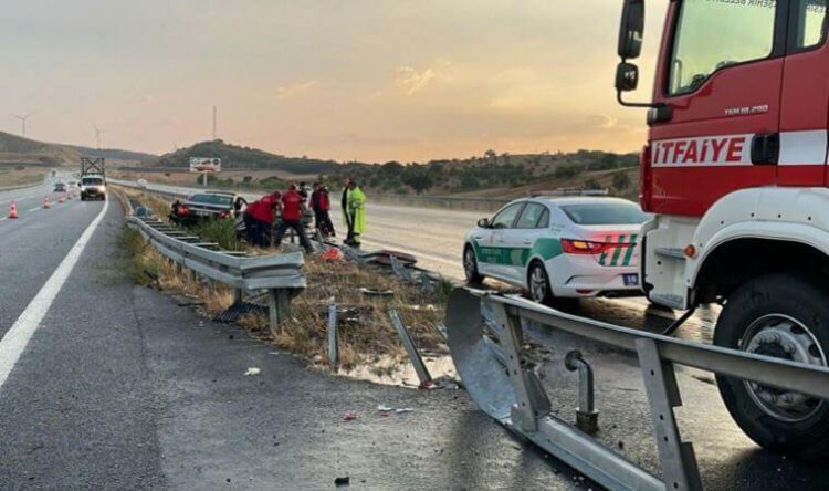 Feci kaza: Anne ve baba öldü, 2 çocuğu yaralandı