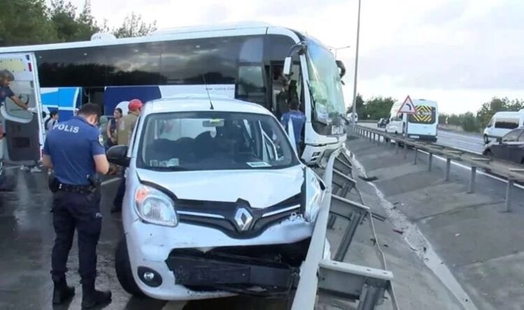 Eyüpsultan’da zincirleme kaza: Çok sayıda yaralı var