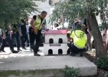 İstanbul’da polislere bıçaklı saldırı!