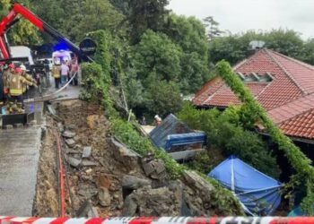 Beykoz’da istinat duvarı çöktü: 1 kişi göçük altında