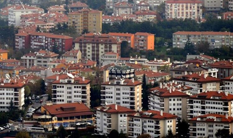 Müteahhit aynı evi 5 kişiye satmış