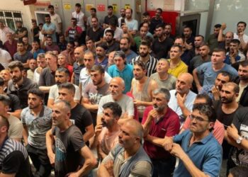 Bayrampaşa halindeki işçiler ayağa kalktı