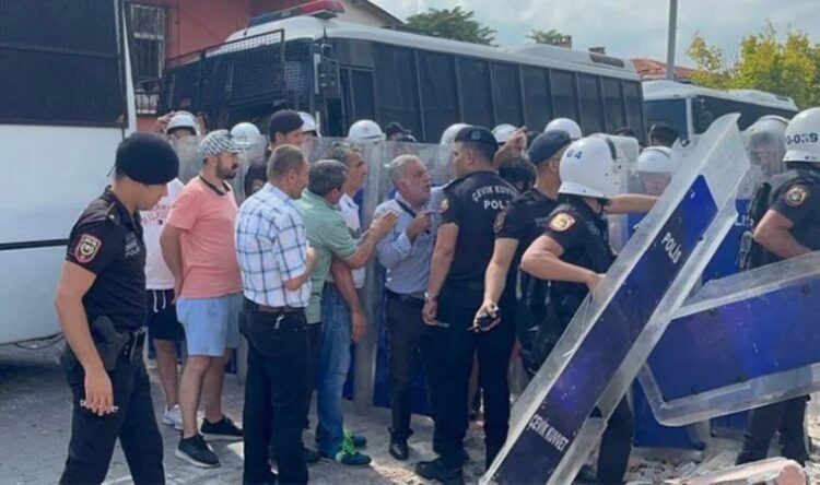 Piyalepaşa’ya sabah baskını: ‘Bir saat içinde evi boşaltın’ dediler