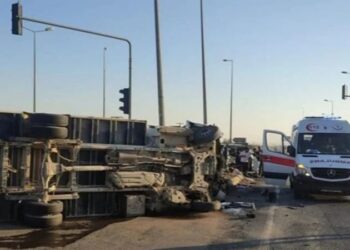 Kamyonet ile ticari araç çarpıştı: 2 çocuk öldü