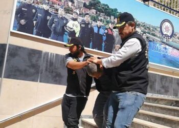 Eşini, kızını ve kuzenini katleden erkek tutuklandı