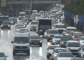 İstanbul’da yağış başladı, trafik yoğunluğu arttı