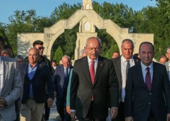 Kılıçdaroğlu, Balkan Şehitliği’ni ziyaret etti