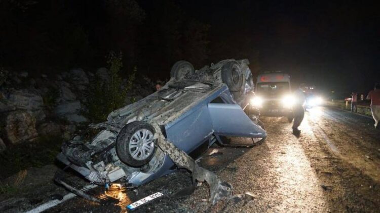 Zincirleme kaza: 3 ölü, 5 yaralı