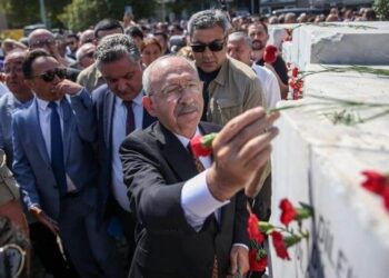 Kılıçdaroğlu’ndan o pankarta yanıt: ‘Birileri korkuyor, panik içinde’