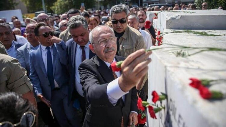 Kılıçdaroğlu’ndan o pankarta yanıt: ‘Birileri korkuyor, panik içinde’