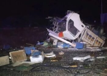 Kamyon ve otomobil çarpıştı: Çok sayıda ölü var