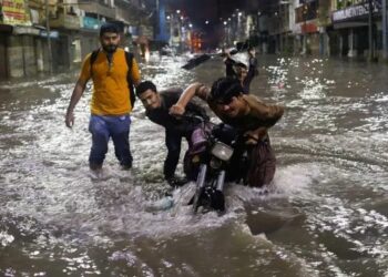 Son 30 yılın en büyük sel felaketi: Yüzlerce ölü var