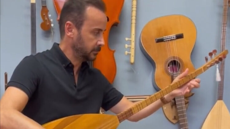 Seyfi Yerlikaya, Yılmaz Güney’in sazıyla hem çaldı hem söyledi