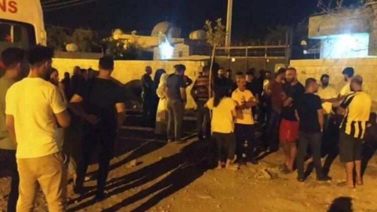 Eşini ve üç kızını pompalı tüfekle katletti