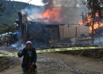 Kastamonu’da yangın! 10 ev kül oldu