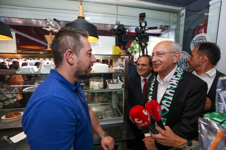 Kılıçdaroğlu’nun ziyaret ettiği esnaf: “Siz kazanırsanız biz de kazanmış olacağız”