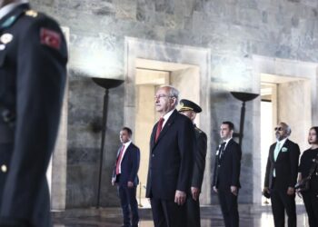 Kılıçdaroğlu, 99 gençle Anıtkabir’de